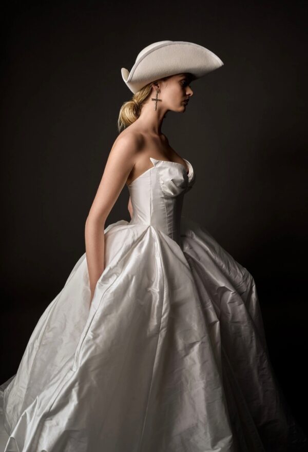 ANTOINETTE - Image 2