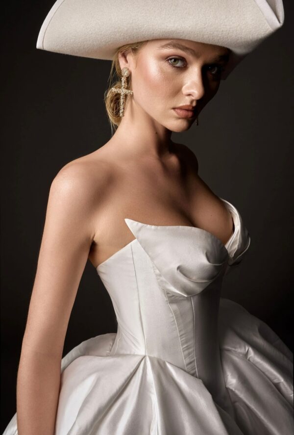 ANTOINETTE - Image 3